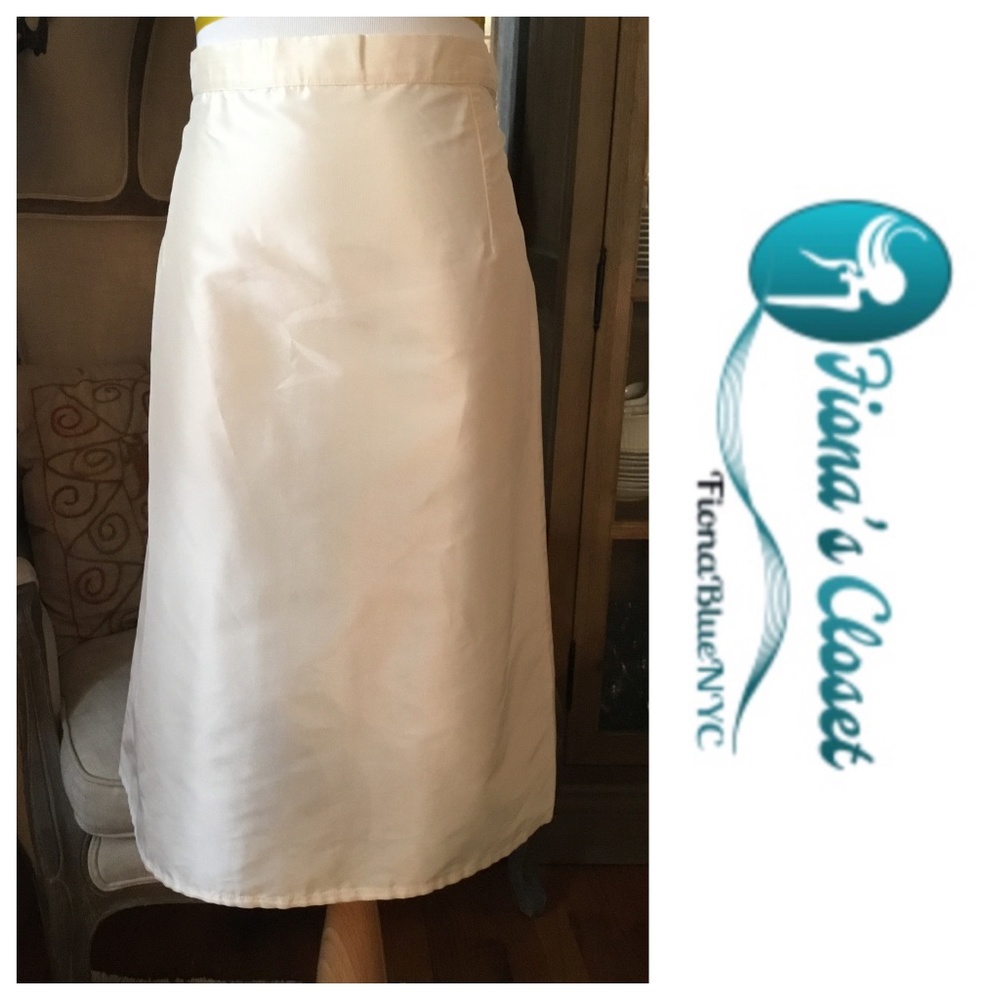 Escada Feather-light Silk Pearl Knee-Length Skirt